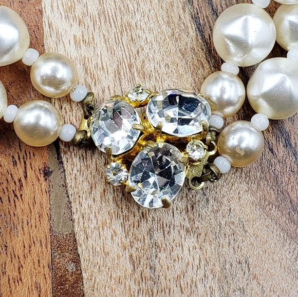 Gorgeous Faux Cultured Pearl Double Strand Necklace - Picture 8 of 11